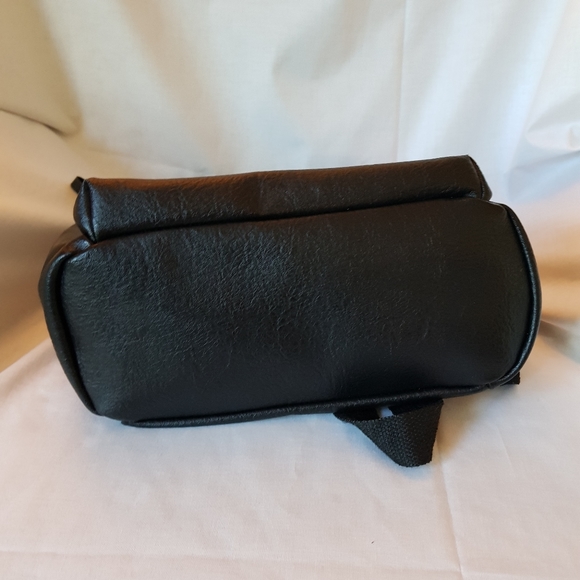 Backpack - Picture 7 of 9